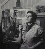 Guthová ve svém ateliéru, 1958, foto Willy Maywald
